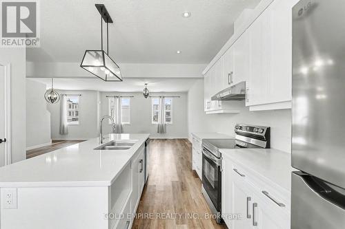 373 Callaway Road, London North (North R), ON - Indoor Photo Showing Kitchen With Stainless Steel Kitchen With Double Sink With Upgraded Kitchen