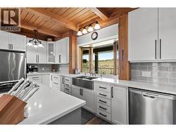 Kitchen has bay window - 