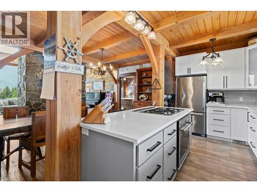 Island with Gas cooktop and oven - 1403 Notch Hill Road, Sorrento, BC - Indoor Photo Showing Kitchen