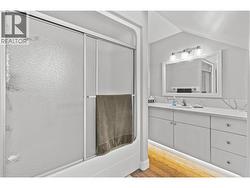 Upstairs full 4 pc Bathroom - 