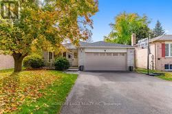 17 BECKETT AVENUE  East Gwillimbury, ON L9N 1E6