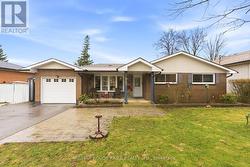 98 APPLEWOOD CRESCENT  Whitby (Blue Grass Meadows), ON L1N 2E7