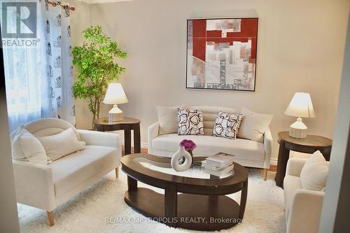1405 Manitou Drive, Oshawa, ON - Indoor Photo Showing Living Room