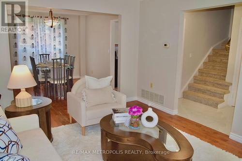 1405 Manitou Drive, Oshawa, ON - Indoor Photo Showing Living Room