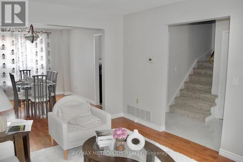 1405 Manitou Drive, Oshawa, ON - Indoor Photo Showing Living Room