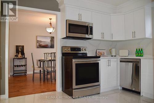 1405 Manitou Drive, Oshawa, ON - Indoor Photo Showing Kitchen