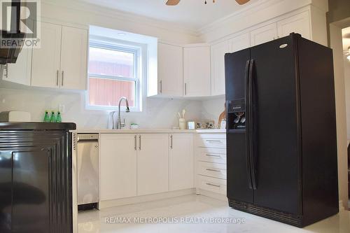 1405 Manitou Drive, Oshawa, ON - Indoor Photo Showing Kitchen