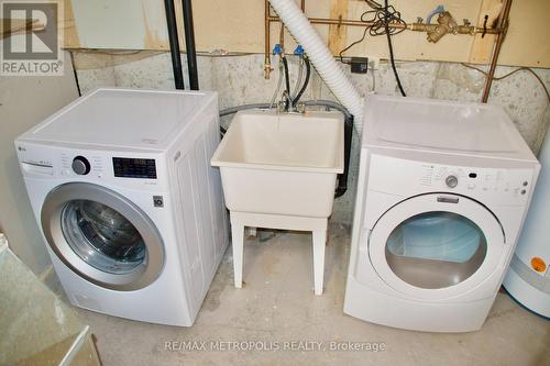 1405 Manitou Drive, Oshawa, ON - Indoor Photo Showing Laundry Room