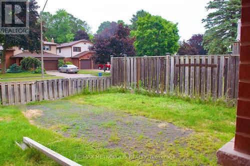 1405 Manitou Drive, Oshawa, ON - Outdoor
