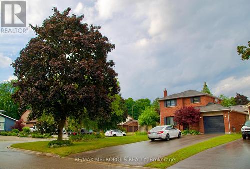 1405 Manitou Drive, Oshawa, ON - Outdoor