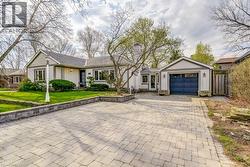 34 OAKLEY Court  Ancaster, ON L9G 1T5