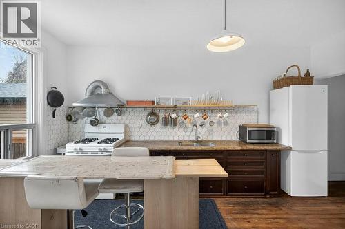 523 Catharine Street N, Hamilton, ON - Indoor Photo Showing Kitchen