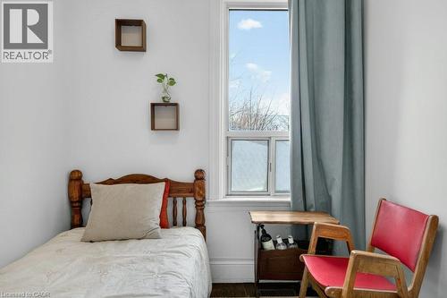523 Catharine Street N, Hamilton, ON - Indoor Photo Showing Bedroom