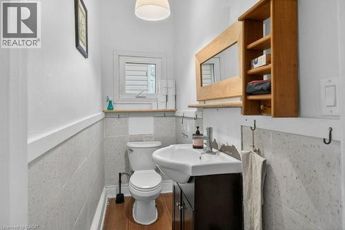 523 Catharine Street N, Hamilton, ON - Indoor Photo Showing Bathroom