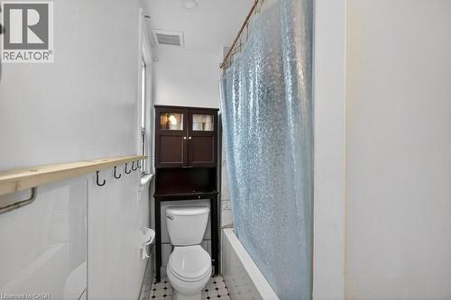 523 Catharine Street N, Hamilton, ON - Indoor Photo Showing Bathroom
