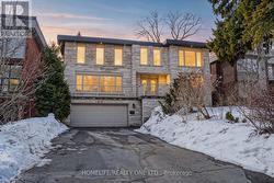 31 BEARWOOD DRIVE  Toronto, ON M9A 4G5