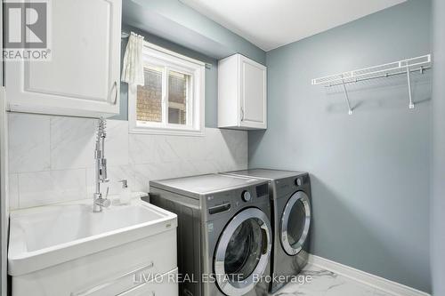19 Konstantine Court, Hamilton, ON - Indoor Photo Showing Laundry Room