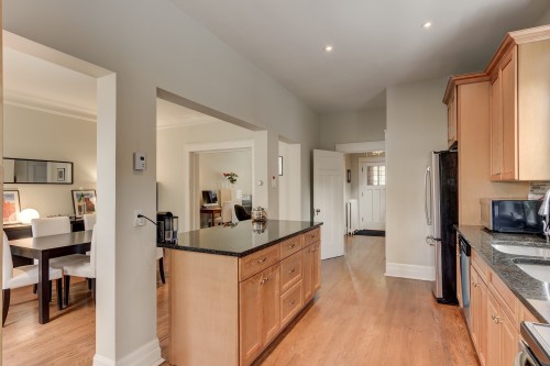 Cuisine - 850 Av. Pratt, Montréal (Outremont), QC - Indoor Photo Showing Kitchen With Double Sink