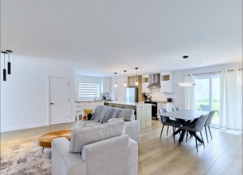 Living Room - 1122 Av. Des Oiselets, Bécancour, QC - Indoor Photo Showing Living Room