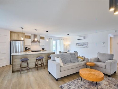 Living Room - 1122 Av. Des Oiselets, Bécancour, QC - Indoor Photo Showing Living Room