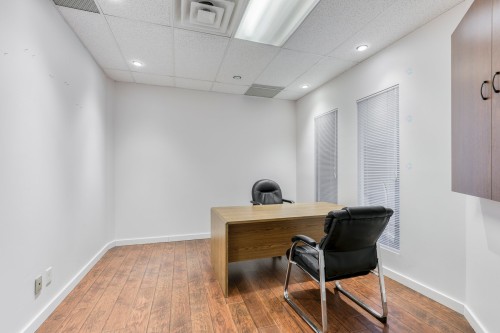 Office - 211-1555 Boul. De L'Avenir, Laval (Chomedey), QC - Indoor