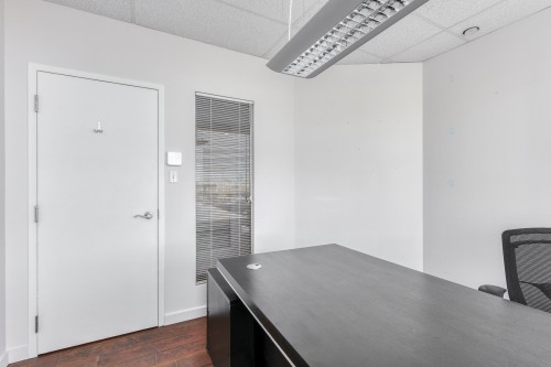 Office - 211-1555 Boul. De L'Avenir, Laval (Chomedey), QC - Indoor