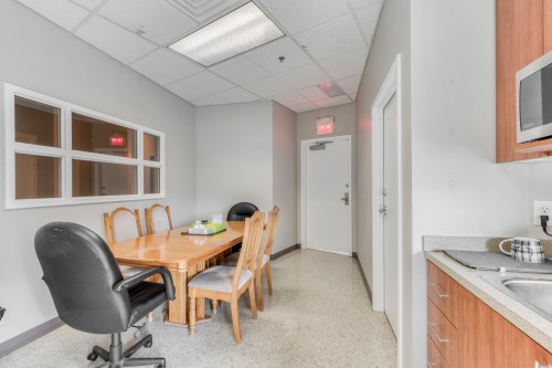 Dinette - 211-1555 Boul. De L'Avenir, Laval (Chomedey), QC - Indoor