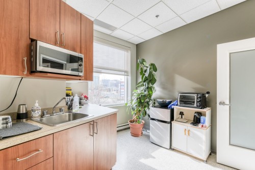 Kitchenette - 211-1555 Boul. De L'Avenir, Laval (Chomedey), QC - Indoor Photo Showing Kitchen