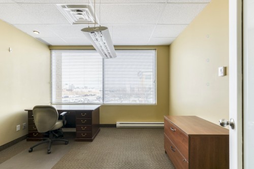 Office - 211-1555 Boul. De L'Avenir, Laval (Chomedey), QC - Indoor