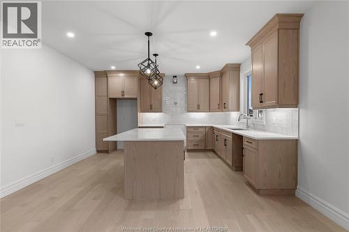357 Marla Crescent, Lakeshore, ON - Indoor Photo Showing Kitchen