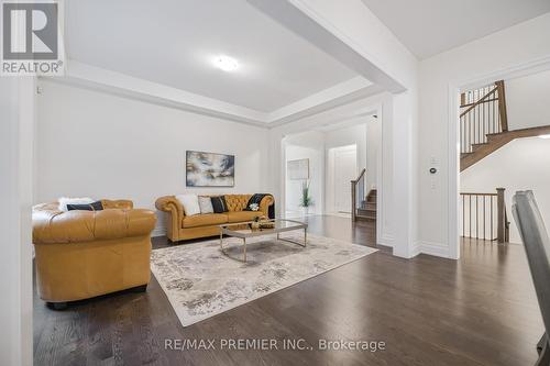 30 Enclave Court, Vaughan, ON - Indoor Photo Showing Living Room