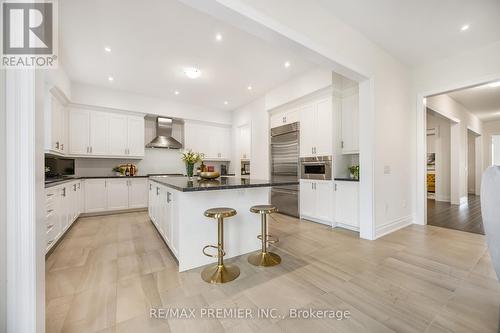 30 Enclave Court, Vaughan, ON - Indoor Photo Showing Kitchen With Upgraded Kitchen