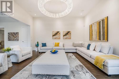 30 Enclave Court, Vaughan, ON - Indoor Photo Showing Living Room