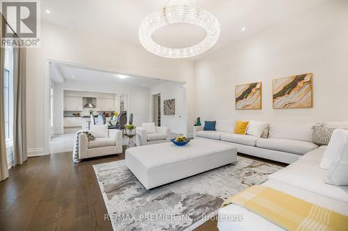 30 Enclave Court, Vaughan, ON - Indoor Photo Showing Living Room