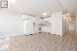 2 - 942 ST CLAIR AVENUE W Toronto, ON M6C 1C8