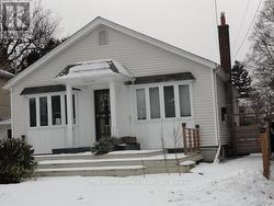 38 FENWOOD HEIGHTS  Toronto, ON M1M 2V8