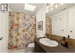 Main House - Main Bath (4pc) - 
