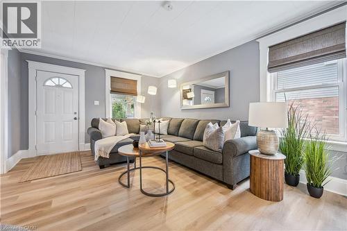 310 Kitchener Road, Cambridge, ON - Indoor Photo Showing Living Room