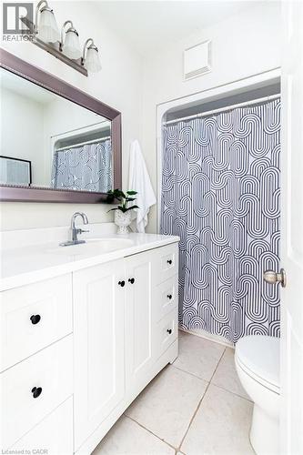 49 Sheaffe Street, Hamilton, ON - Indoor Photo Showing Bathroom