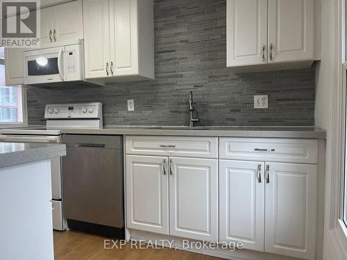 123 Greendale Crescent, Kitchener, ON - Indoor Photo Showing Kitchen