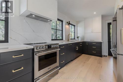 3029 Eva Drive, Burlington, ON - Indoor Photo Showing Kitchen