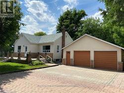 235 LAKESHORE ROAD W  Oakville, ON L6K 1E9