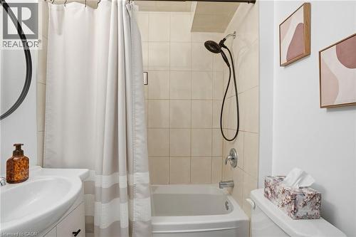 68 Delena Avenue N, Hamilton, ON - Indoor Photo Showing Bathroom