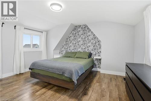 68 Delena Avenue N, Hamilton, ON - Indoor Photo Showing Bedroom