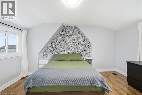 68 Delena Avenue N, Hamilton, ON - Indoor Photo Showing Bedroom