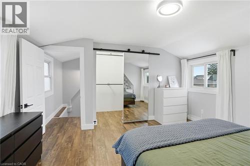 68 Delena Avenue N, Hamilton, ON - Indoor Photo Showing Bedroom