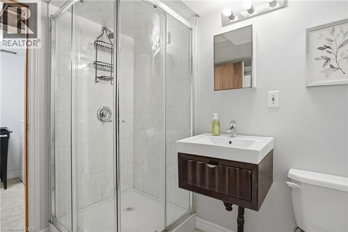 68 Delena Avenue N, Hamilton, ON - Indoor Photo Showing Bathroom