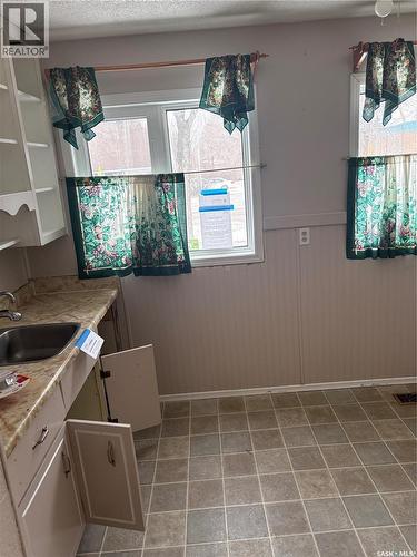 515 King Street, Weyburn, SK - Indoor