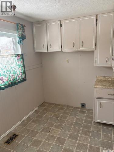 515 King Street, Weyburn, SK - Indoor