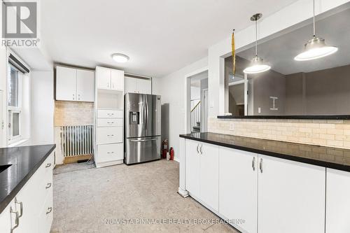 1627 Alwin Circle, Pickering (Village East), ON - Indoor Photo Showing Kitchen